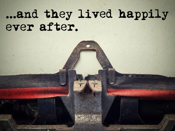 Vintage typewriter they lived happily ever after text — Stock Photo, Image