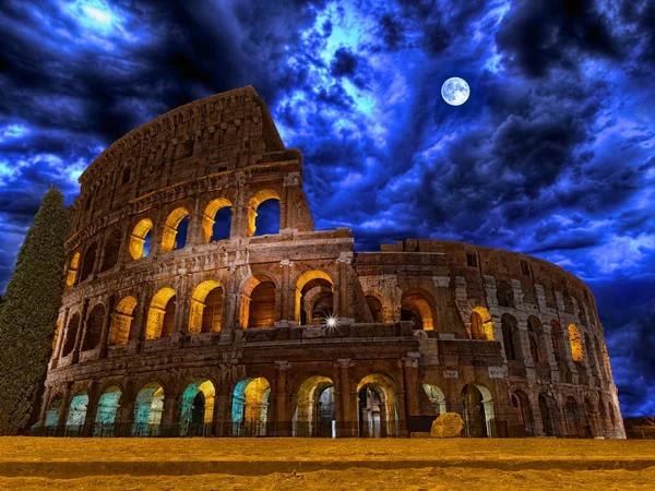 Colosseum door nacht Rome Italië — Stockfoto