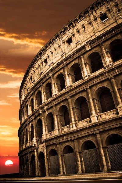 Colosseum wschody i zachody słońca — Zdjęcie stockowe