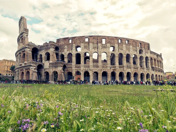 Colosseum in de lente — Stockfoto