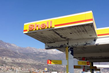 Shell benzin istasyonu