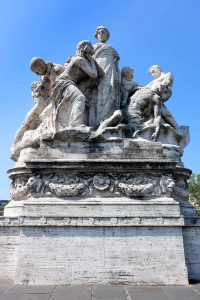 Estátuas ponte Victor Emmanuel II Roma Itália — Fotografia de Stock