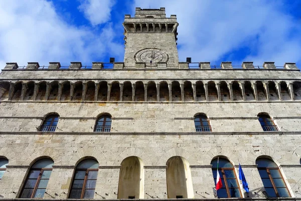 Ратушній вежі Монтепунчіано Тоскані Італія — стокове фото