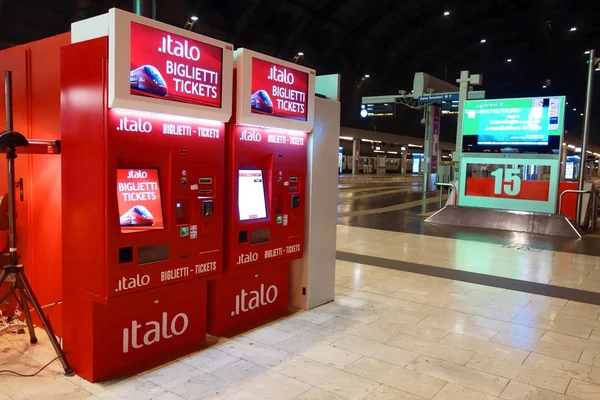 Máquina de billetes Italo automática en la estación central de tren — Foto de Stock