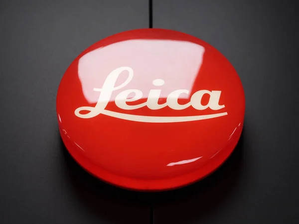 Красная кнопка логотипа Leica — стоковое фото