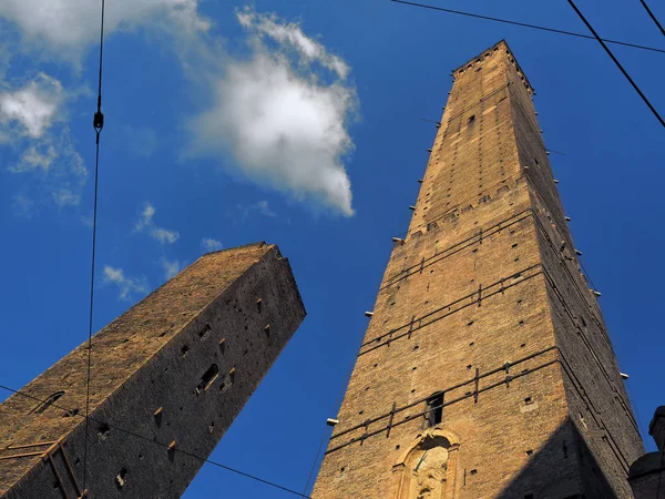 Asinelli вежі Болоньї, Італія — стокове фото