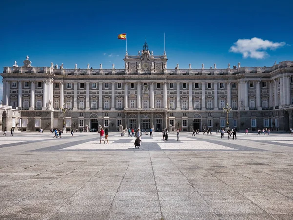 Madrid 'deki Palacio Real' in (Real Palace) dış görünüşü