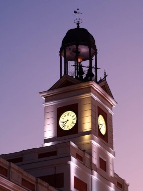 Madrid Belediye Saat Kulesi, İspanya alacakaranlıkta veya alacakaranlıkta