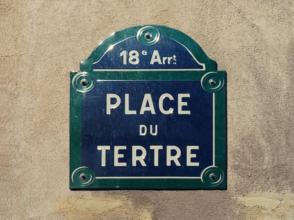 Montmartre bölgesinde Paris Place du Tertre plakası