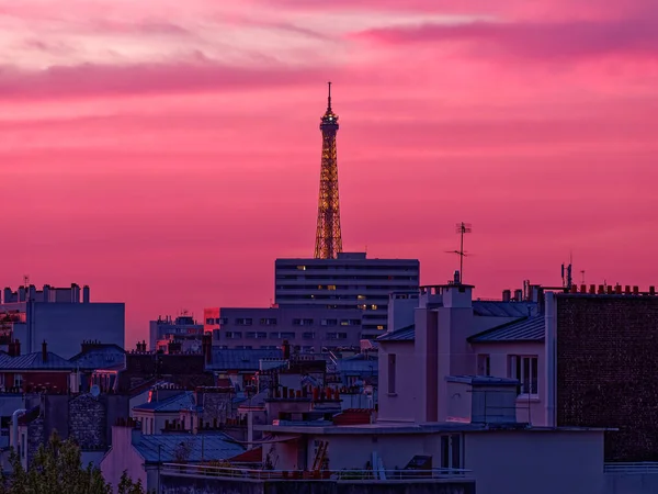 Romantica Torre Eiffel al tramonto o all'alba a Parigi Francia — Foto Stock
