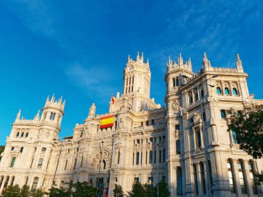 İspanya 'nın Madrid kentindeki haberleşme binasının dış görünüşü