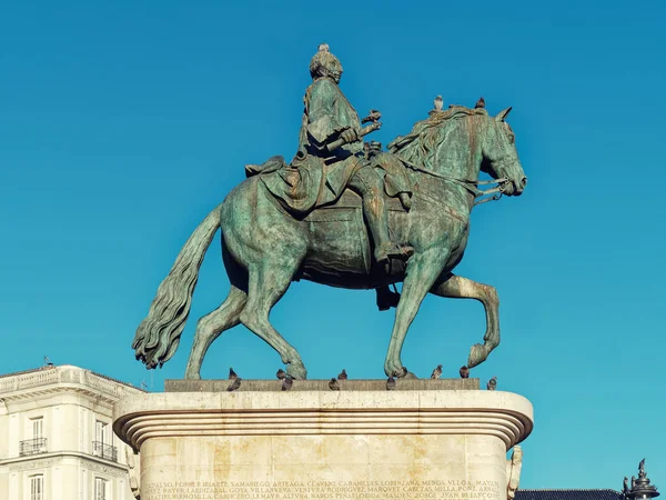 Statua equestre di re Carlo III, monumento sulla Puerta del Sol a Madrid, Spagna . — Foto Stock