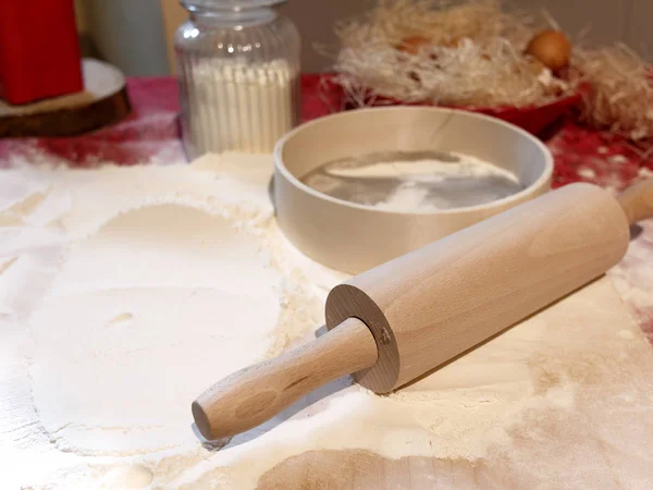 Mattarello e ingredienti da forno — Foto Stock