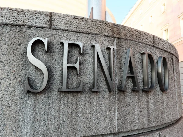 Edificio con vista esterna del senato spagnolo (senado ) — Foto Stock