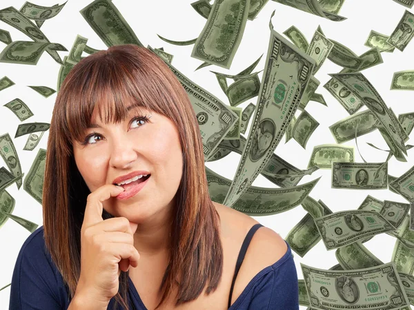 Mulher pensando em ideia para ficar rico sob chuva de dinheiro dólares isolados — Fotografia de Stock