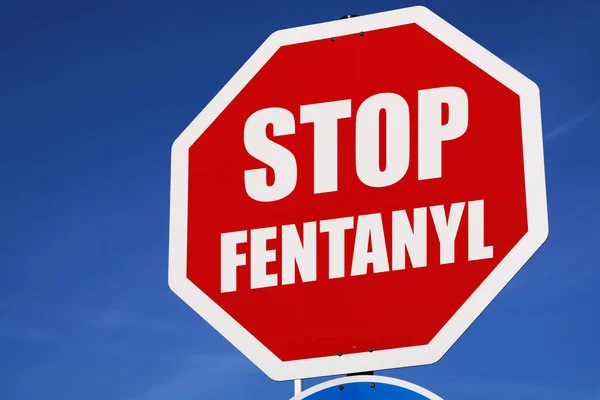 STOP FENTANYL sinal de estrada. Advertência opióide — Fotografia de Stock