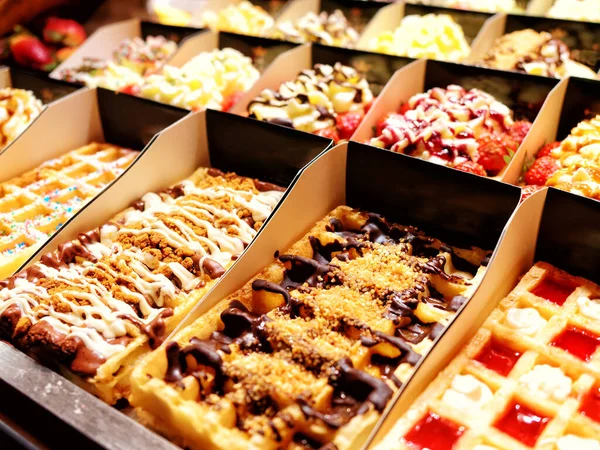 Delicious assorted Waffles on window shop in Bruxelles Belgium — ストック写真