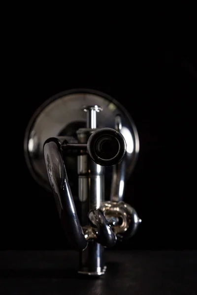 Izole gümüş trompet — Stok fotoğraf