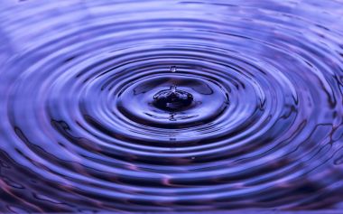 Su damlası dalgadan