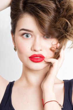 güzel bir genç kadının portresi Studio