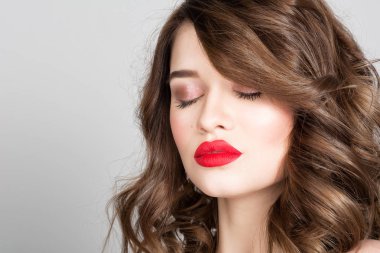 güzel bir genç kadının portresi Studio