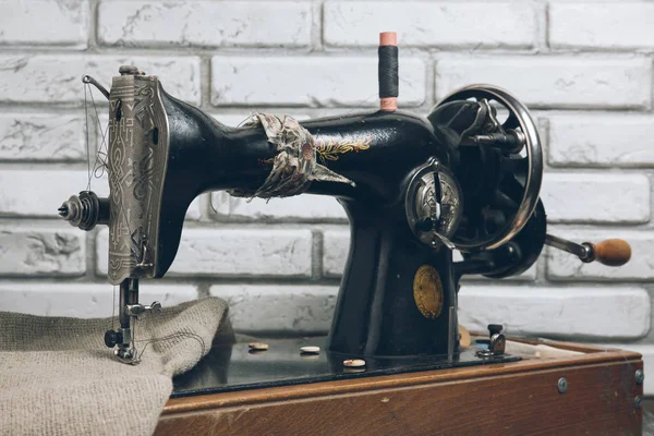 De handknop vintage naaimachine — Stockfoto
