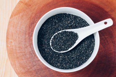 Sesam tohum küçük bir kase