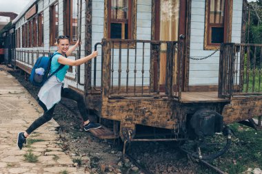 Genç kadın bir tren yatılı