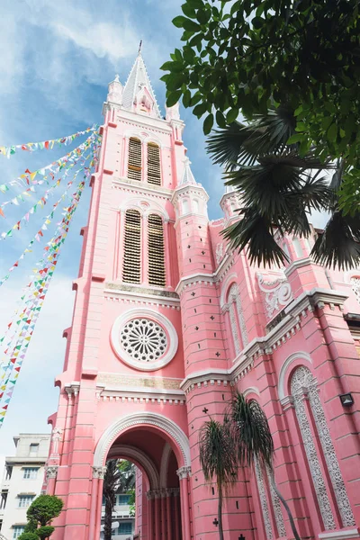 Tan Dinh pembe Katolik Kilisesi'nde Hochiminh. 
