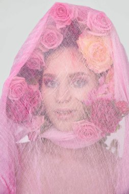 güzel bir genç kadının portresi Studio.  