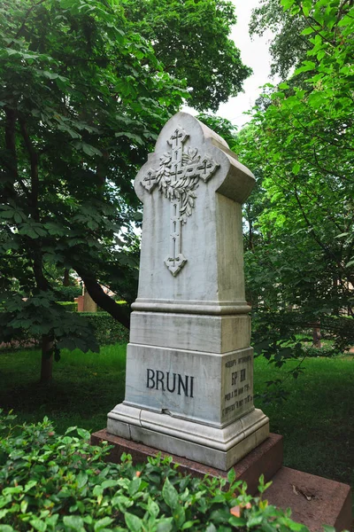 Tihvin mezarlığı mezarında Fyodor Bruni.