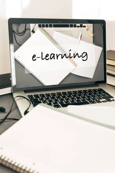 Электронное обучение Образование Концепция совместного использования Интернета — стоковое фото