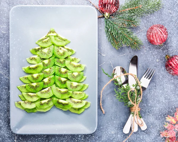 Kiwi fruit Christmas tree dessert on plate. — Stock Photo, Image