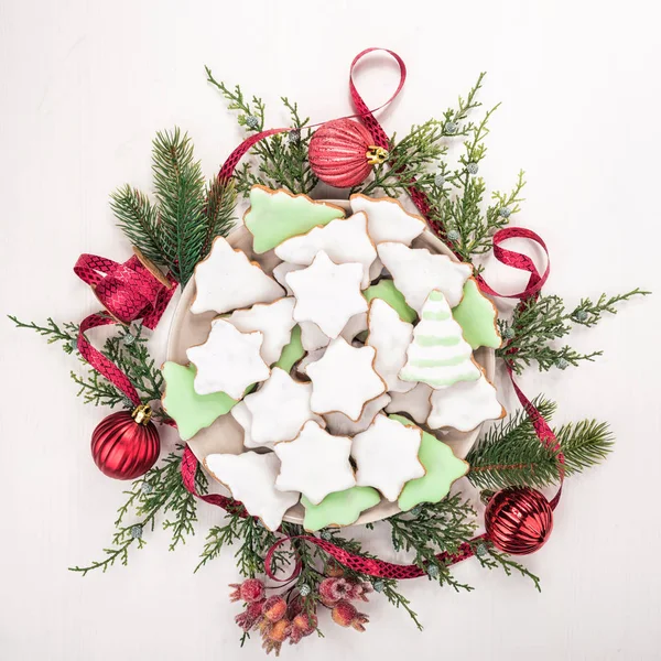 Christmas gingerbread cookies on a plate. — Stock Photo, Image