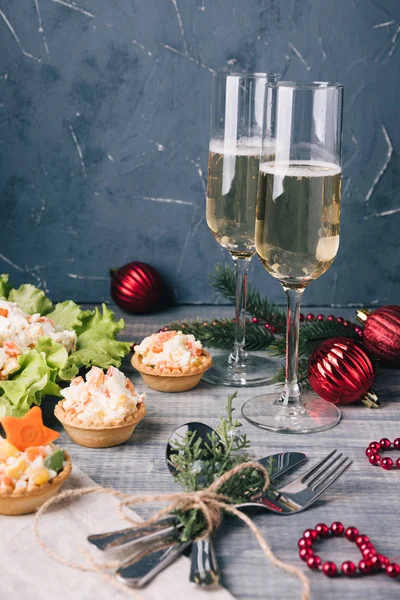 Crab salad tarts on wooden background. — Stock Photo, Image