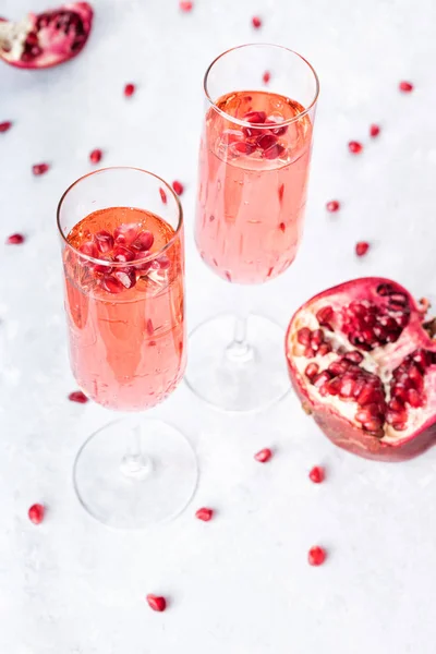 Dos copas de champán rosa . — Foto de Stock