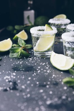 Alkol çekim metal tepsi.