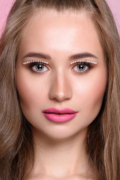 Beautiful Girl Pearls Make Pink Lips Long Blond Hair — Stock Photo, Image