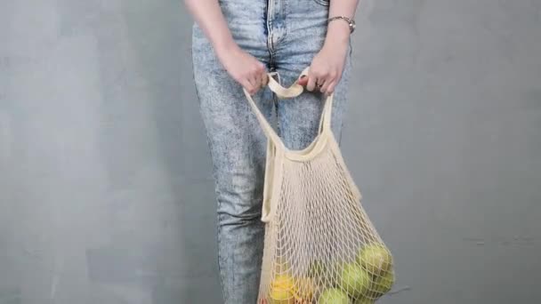 Donna Possesso Rete Riutilizzabile Stringa Maglia Shopping Eco Bag Con — Video Stock