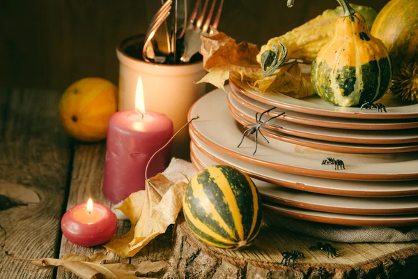 Nakrycie stołu Halloween z dekoracji — Zdjęcie stockowe