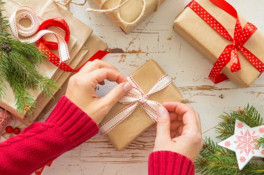 Hediye dekorasyon eller