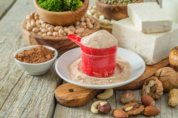 Seleção de fontes de proteína vegan em fundo de madeira — Fotografia de Stock