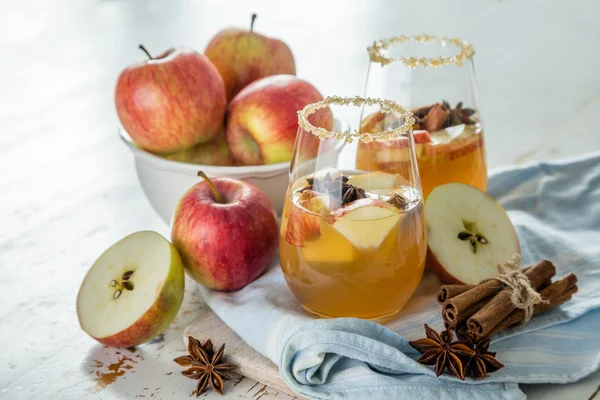 Sidra de manzana con canela y anís — Foto de Stock