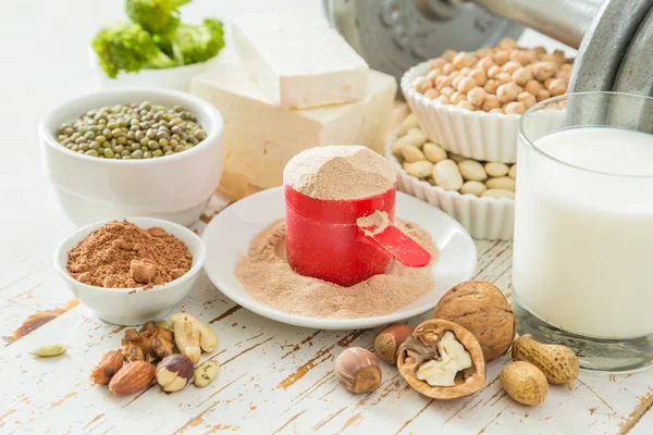 Seçim vegan protein kaynakları ahşap arka plan üzerinde — Stok fotoğraf