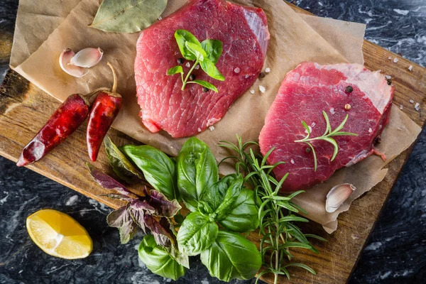 Raw beef meat with herbs and spices — Stock Photo, Image
