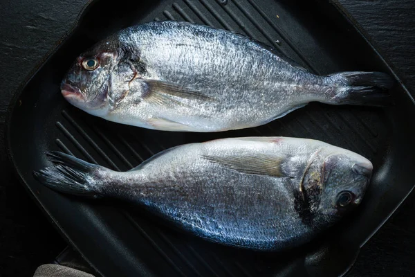 Raw fish with herbs and spices — Stock Photo, Image