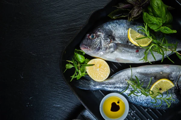 Raw fish with herbs and spices — Stock Photo, Image