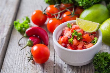 Salsa sos ve malzemeler