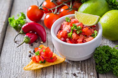 Salsa sos ve malzemeler