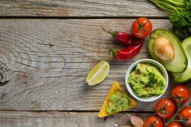 Guacamole sos ve indredients